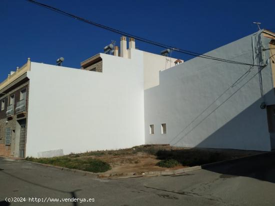  SOLAR CENTRICO EN LA CURVA - ALMERIA 