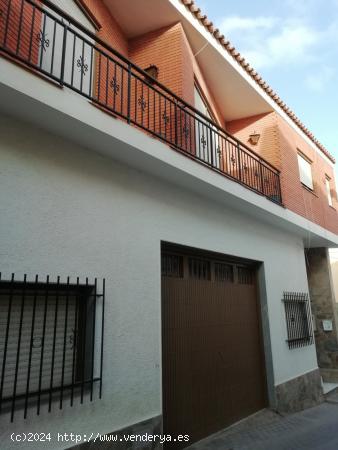  GRAN CASA SOBRE LOCAL CENTRICA - ALMERIA 