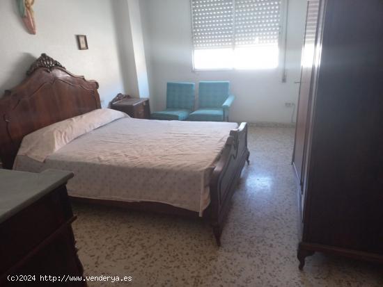 PISO MUY AMPLIO A LA VENTA - ALMERIA