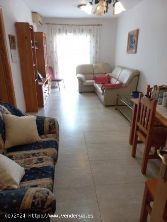  PISO SEMINUEVO CON GRAN TERRAZA A LA VENTA - ALMERIA 