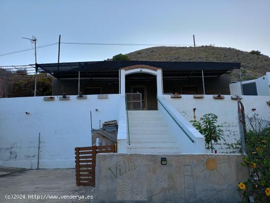  BONITO CORTIJO CON TERRENO CERCA DE ADRA - ALMERIA 