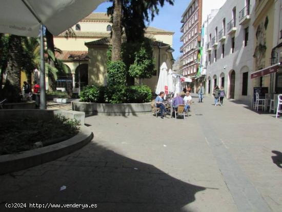 MAGNIFICO LOCAL EN ESQUINA EN ZONA MUY COMERCIAL EN EL CENTRO DE CÓRDOBA CAPITAL - CORDOBA