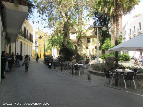 MAGNIFICO LOCAL EN ESQUINA EN ZONA MUY COMERCIAL EN EL CENTRO DE CÓRDOBA CAPITAL - CORDOBA