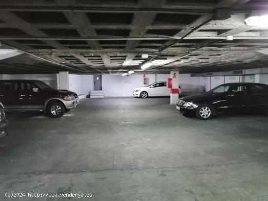 GRAN PLAZA DE APARCAMIENTO PARA COCHE GRANDE EN EDACO, CORDOBA - CORDOBA