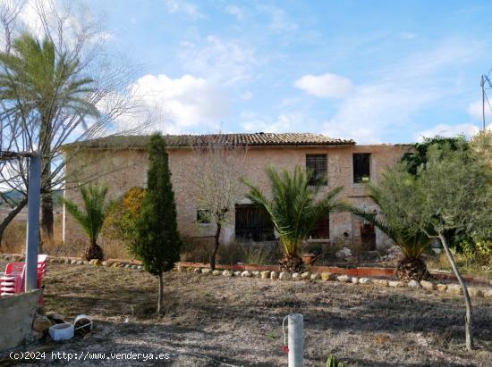 CASERIO PARA REFORMAR CON PISCINA EN LA ZONA CARRETERA MONÓVAR SALINAS - ALICANTE