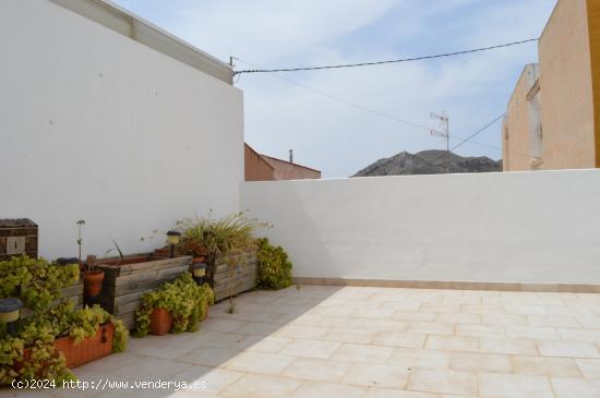 LUMINOSO ÁTICO DÚPLEX CON TERRAZA, GARAJE CERRADO Y TRASTERO EN ELDA - ALICANTE