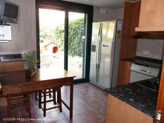 CASA UNFAMILIAR EN VENTA - BARCELONA