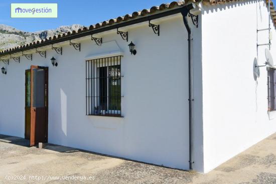 VENTA DE CASA CON TERRENO - CADIZ