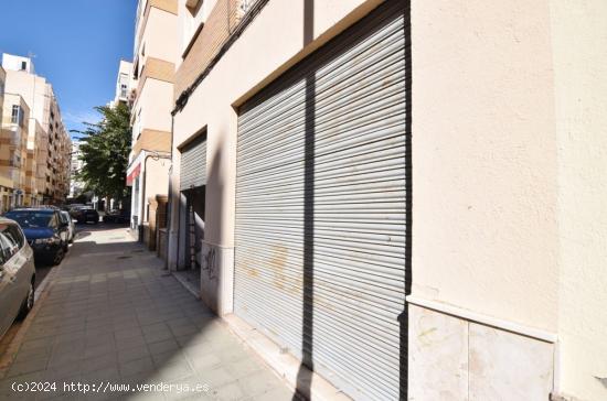 Local comercial en Cardenal Herrera Oria - ALMERIA