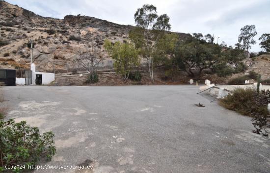 PARCELA DE 2240 M2 EN CASTELL DEL REY, CON EDIFICACIÓN DE USO ESPECTÁCULOS - ALMERIA