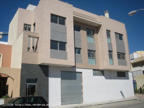 VENTA LOCAL COMERCIAL EN ESQUINA ZONA BULEVAR DE EL ALQUIAN - ALMERIA