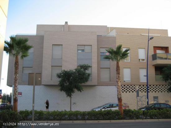 VENTA LOCAL COMERCIAL EN ESQUINA ZONA BULEVAR DE EL ALQUIAN - ALMERIA