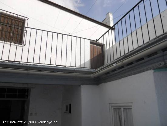 CASA PARA REFORMAR, CON PATIO CENTRAL, 227 M2. SOLAR - SEVILLA