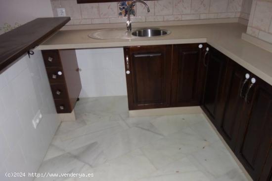 PISO A ESTRENAR  CENTRO , CON ASCENSOR, COCINA AMUEBLADA, 2 BAÑOS, PATIO, LAVADERO AMPLIO - SEVILLA