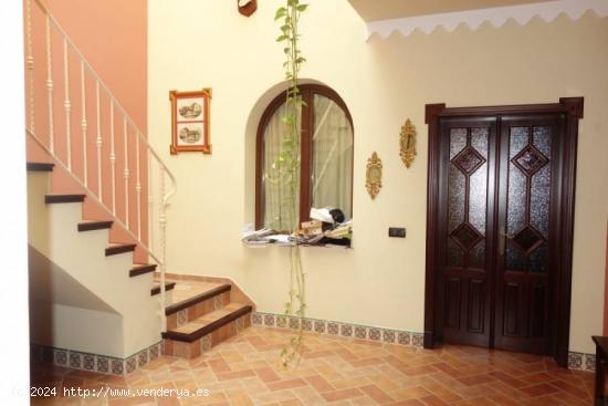 CASA NUEVA, 4 DORMITORIOS, GARAJE ,  PRÓXIMO A CENTRO  - SEVILLA