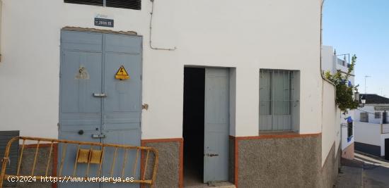 Se vende local en  Montellano - SEVILLA