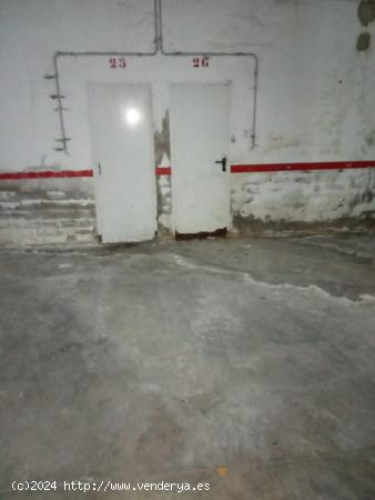 SE VENDE PLAZA DE PARKING CON TRASTERO   ZONA EL BARRANCO . - SEVILLA