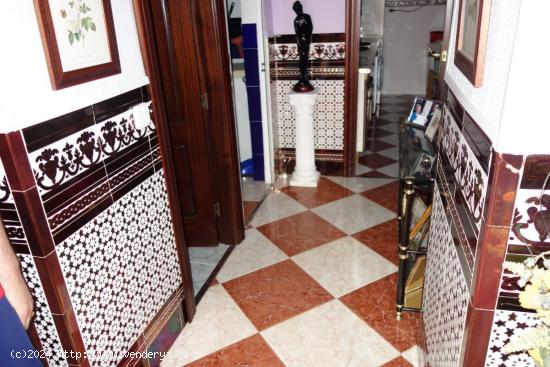 CASA  CENTRO ,  3 DORMITORIOS (1 P.BAJA), 2 BAÑOS - SEVILLA