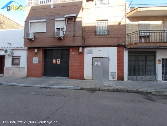 GRAN LOCAL COMERCIAL CON ESCAPARATE EN AVDA SE SAN JOSÉ - SEVILLA