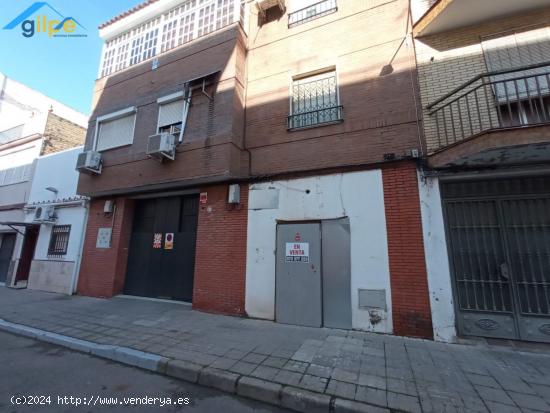 GRAN LOCAL COMERCIAL CON ESCAPARATE EN AVDA SE SAN JOSÉ - SEVILLA