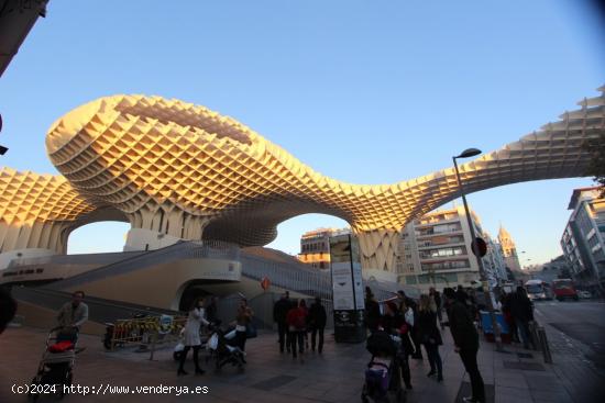 Magnífico edificio en pleno centro de Sevilla, se encuentra en una de las principales calle comerci