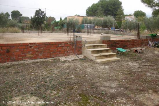 Parcela urbanizable con luz y agua en Casa Salses - Ontinyent - VALENCIA