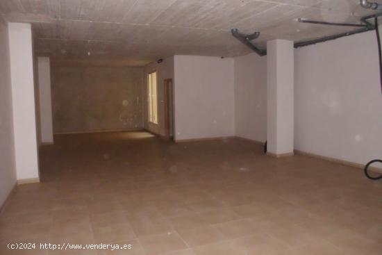 Locar Comercial en la Avenida Conde Torrefiel-Ontinyent - VALENCIA