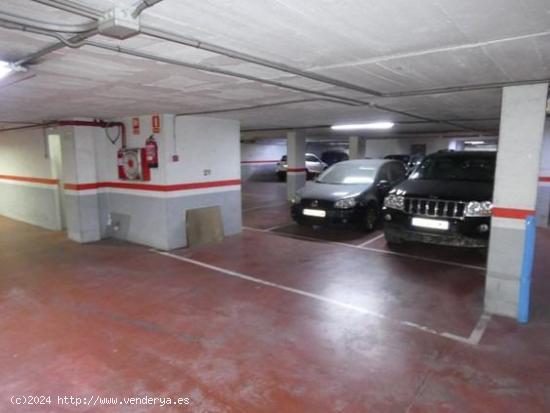  2 PLAZAS DE PARKING EN CALLE ECUADOR CON MANDO A DISTANCIA - BARCELONA 