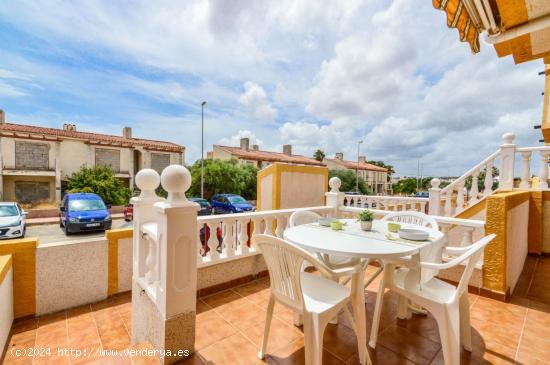 ADOSADO EN ESQUINA CON PARCELA GRANDE - LAS MIMOSAS - PLAYA FLAMENCA - ALICANTE