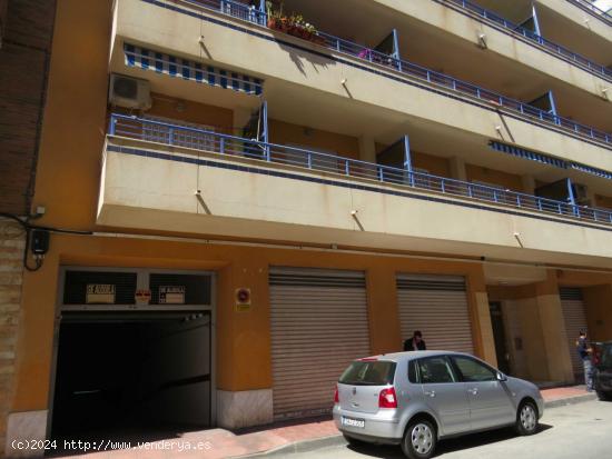 Plaza de garaje de buen tamaño cerca de Bankia en av.Habaneras - ALICANTE