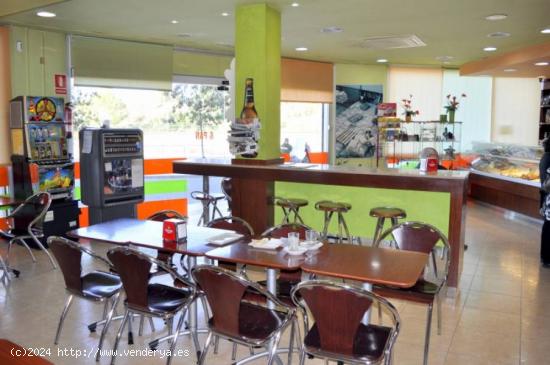 CAFETERÍA EN PLENO FUNCIONAMIENTO EN EL CENTRO DE VENDRELL - TARRAGONA