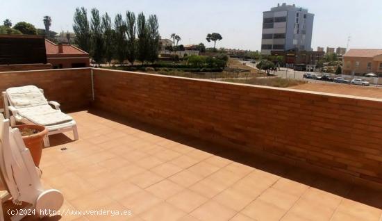 CASA ADOSADA CON TERRAZA, JARDIN, GARAJE Y TRASTERO EN ZONA PUIG PELOS - CUNIT - TARRAGONA