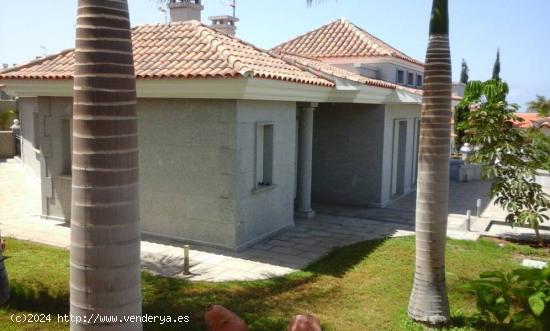 Villa de Lujo 360m2, a estrenar, con piscina, jardin y vistas al mar y a la montaña - SANTA CRUZ DE