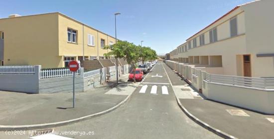 Adosado de 4 habitaciones con garaje cerrado en Los Cardones- San Isidro - SANTA CRUZ DE TENERIFE