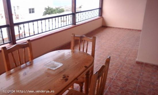 Chalet de 400 m2 con vistas a la gomera, 2 terrazas, con terreno en las cercanías de Adeje - SANTA 