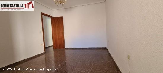 SE VENDE PISO GRANDE Y LUMINOSO EN CIRCUNVALACION - ALBACETE