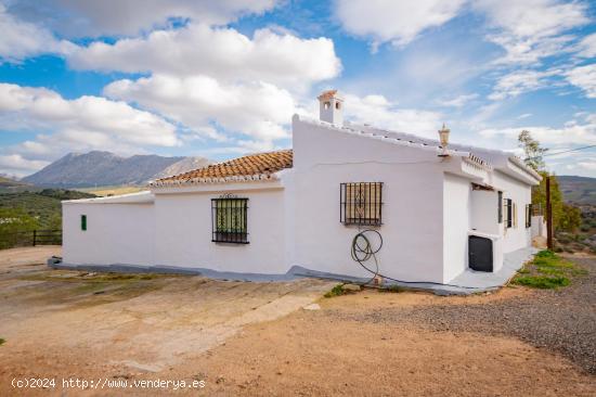 VENTA DE FINCA RUSTICA EN LA ZONA DE LA SIERRA DEL TORCAL - MALAGA