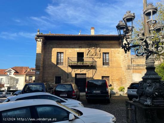 CASONA SOLARIEGA DE PRINCIPIOS DEL SIGLO XVIII CON JARDIN EN EL CENTRO DE COMILLAS - CANTABRIA