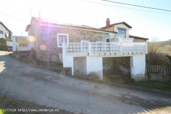 CASA Y CUADRA EN RIOTURBIO - COMILLAS - CANTABRIA