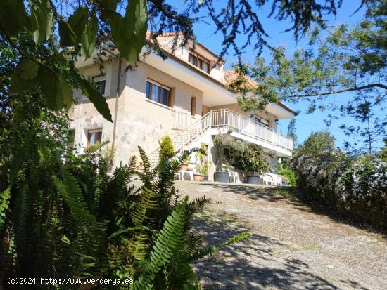 CASA INDEPENDIENTE CON ESTUPENDAS VISTAS  Y CON TERRENO EN COMILLAS - CANTABRIA