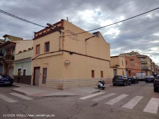  Casa en el casco urbano de La Pobla de Vallbona - VALENCIA 