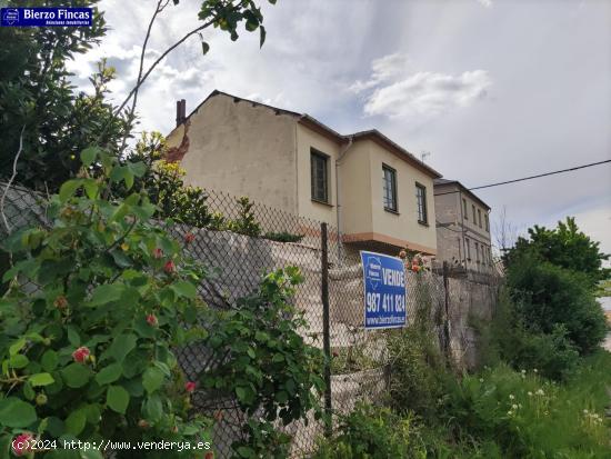 ¡¡¡OPORTUNIDAD DE INVERSION!! CASA CON TERRENO EN COLUMBRIANOS. - LEON