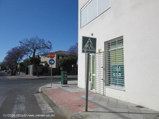 Local comercial listo para entrar a vivir en Zona Hipercor. - CADIZ