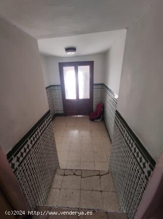 SE VENDE AMPLIA CASA CON BUHARDILLA EN CAZALLA DE LA SIERRA - SEVILLA