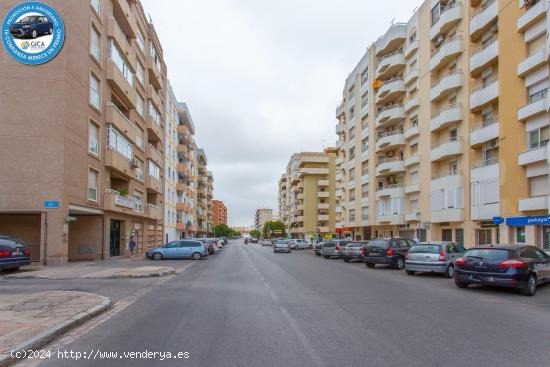 AMPLIO PISO EN ZONA MADRE DE DIOS, 4 DORMITORIOS  Y 2 BAÑOS.  ¡PARKING INCLUIDO! - CADIZ