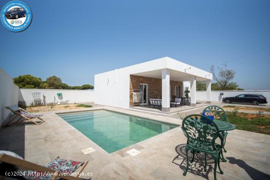 Chalet con piscina en el Pinar de los Franceses - CADIZ