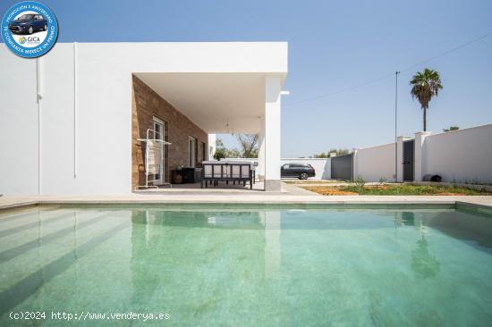 Chalet con piscina en el Pinar de los Franceses - CADIZ