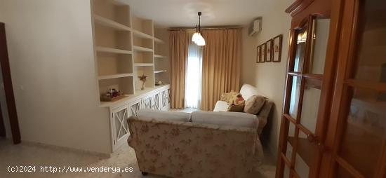 Estupendo piso de 3 dormitorios y 2 baños. - CADIZ