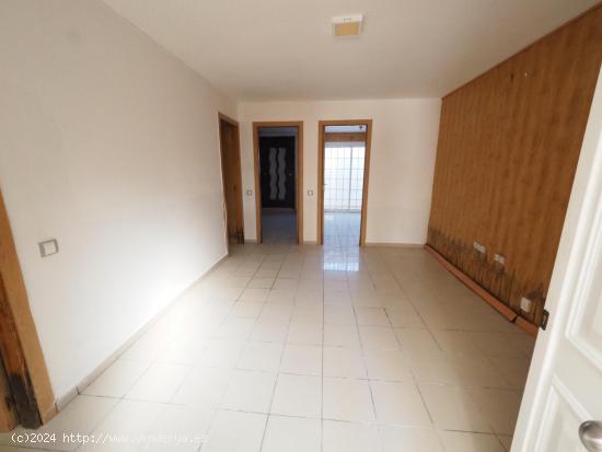 SE VENDE PISO EN TERRASSA, ZONA LA MAURINA - BARCELONA