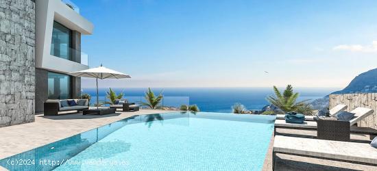 MAGNIFICA VILLA DE LUJO CON 4 DORM. Y FABULOSAS VISTAS AL MAR EN CALPE - ALICANTE